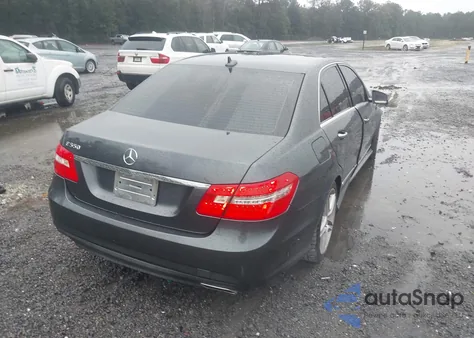 2011 Mercedes-Benz E 550 z USA, uszkodzony, nr VIN WDDHF7CB7BA411826